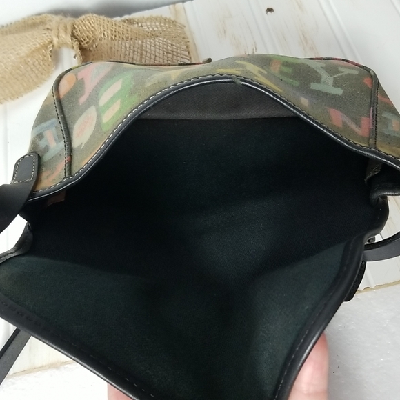 DOONEY AND BOURKE VINTAGE  CROSSBODY SIGNATURE LOG - Picture 5 of 8